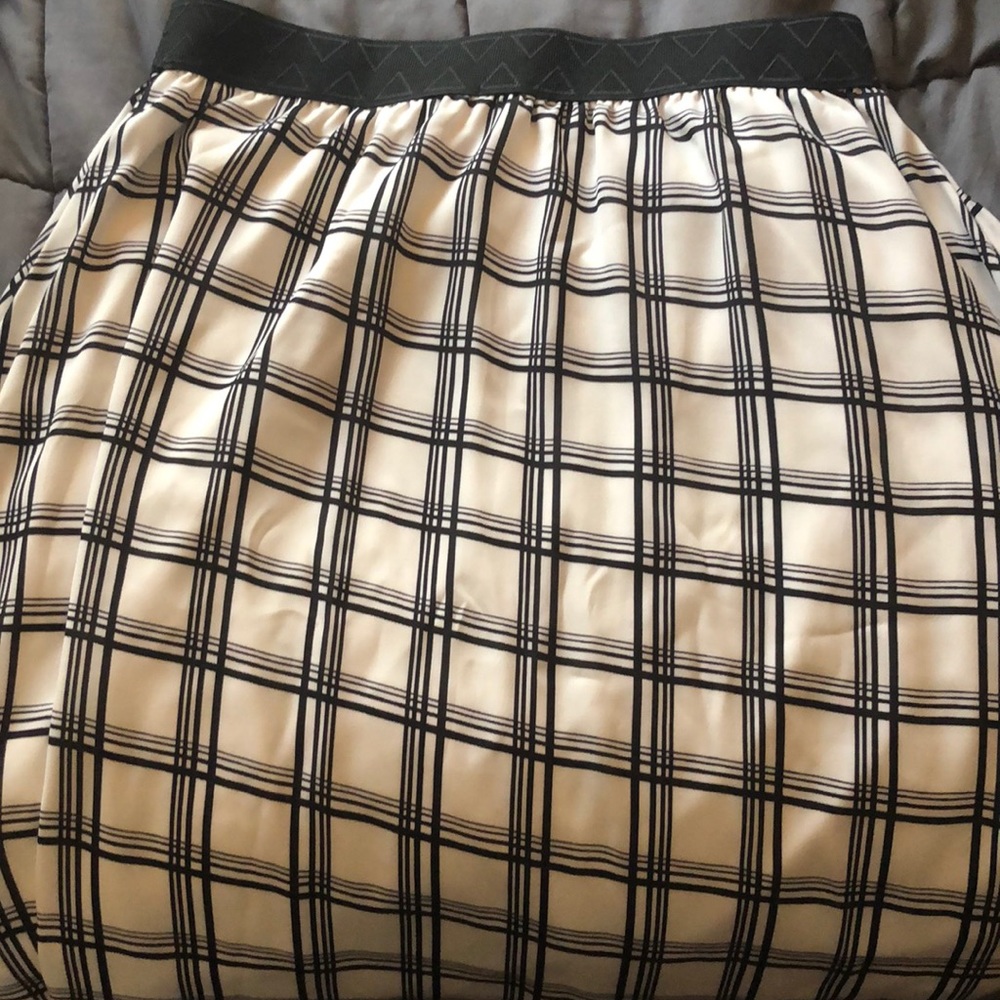 Black and white Lularoe Lola skirt